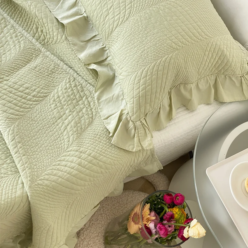 Double Sided Cotton Leaf Quilted Three Piece Set With Ruffled Sand Washing Bed Cover