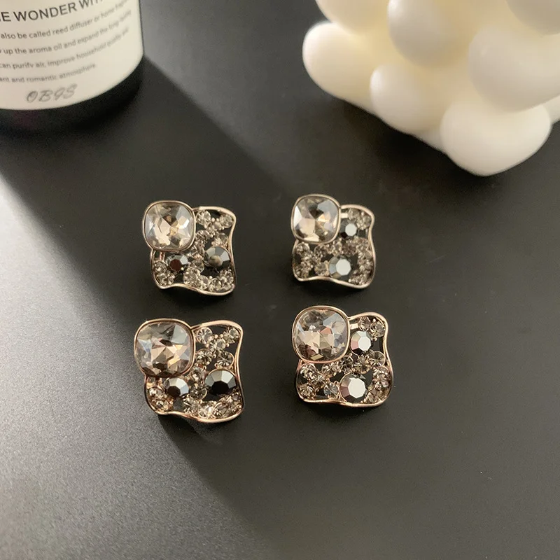 Light Luxury European And American Personalized Black Full Diamond Earrings
