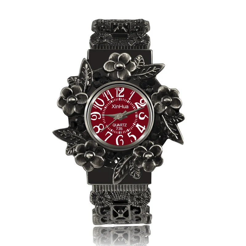 Embossed flower quartz watch