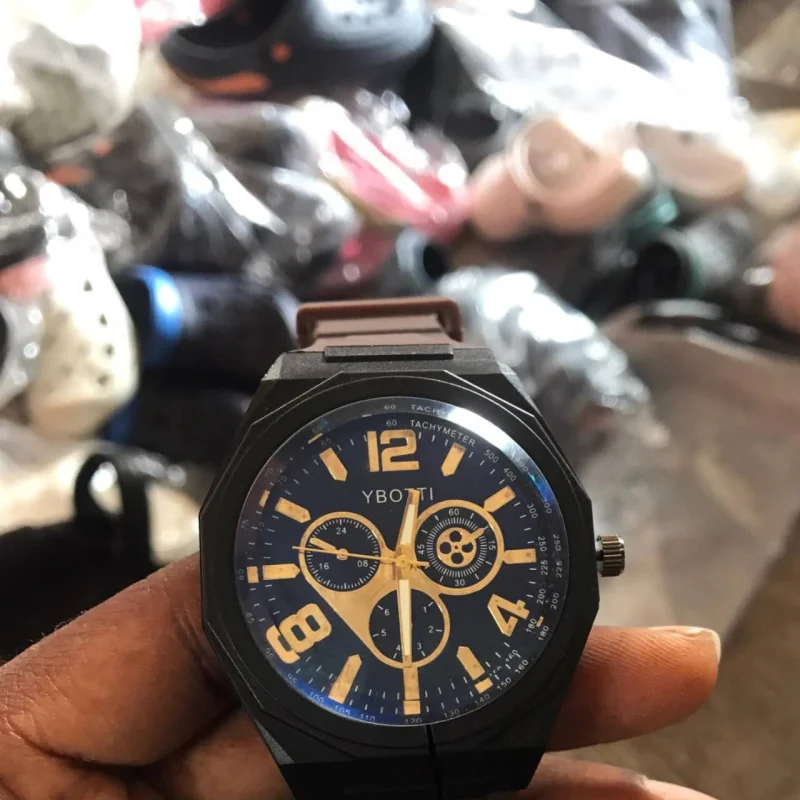 Men's Leather Strap Sports Pointer Quartz Watch