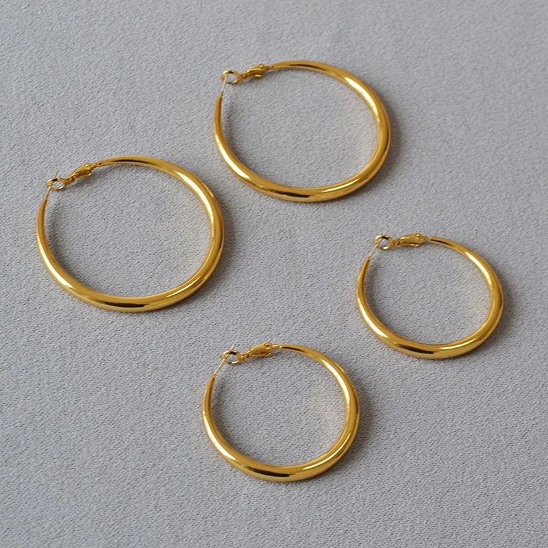 Hong Kong-style Round Hoop Earrings Plain Circle Design 925 Silver Studs Elegant And Chic