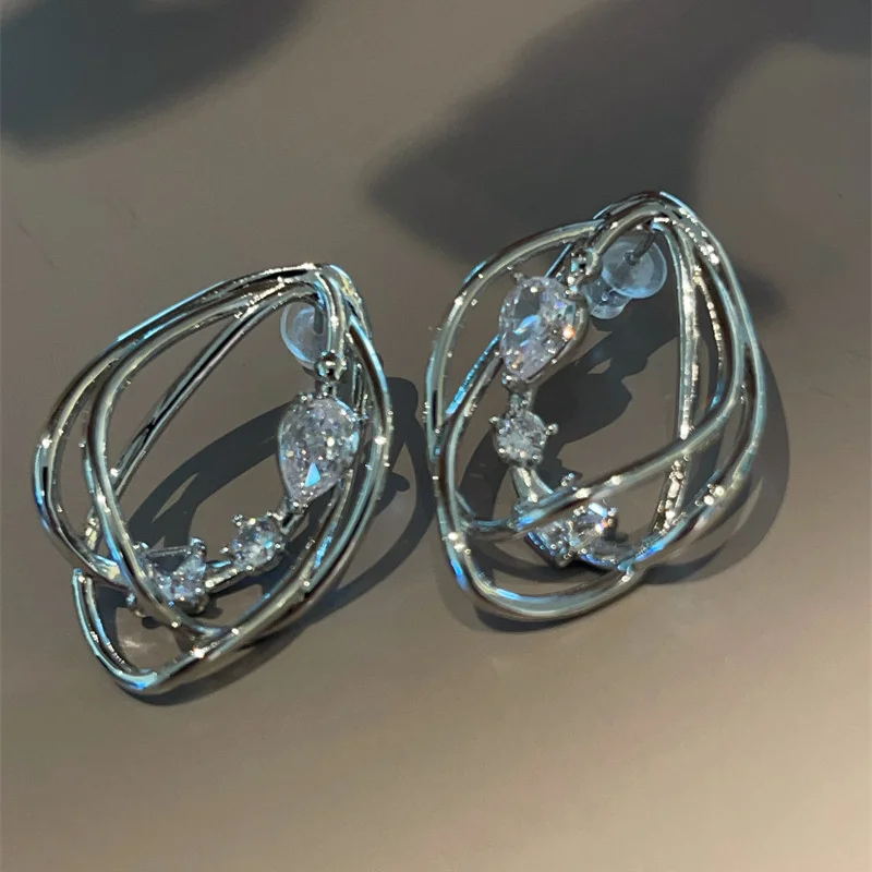 European And American Niche Metallic Design Stereo Irregular Earrings